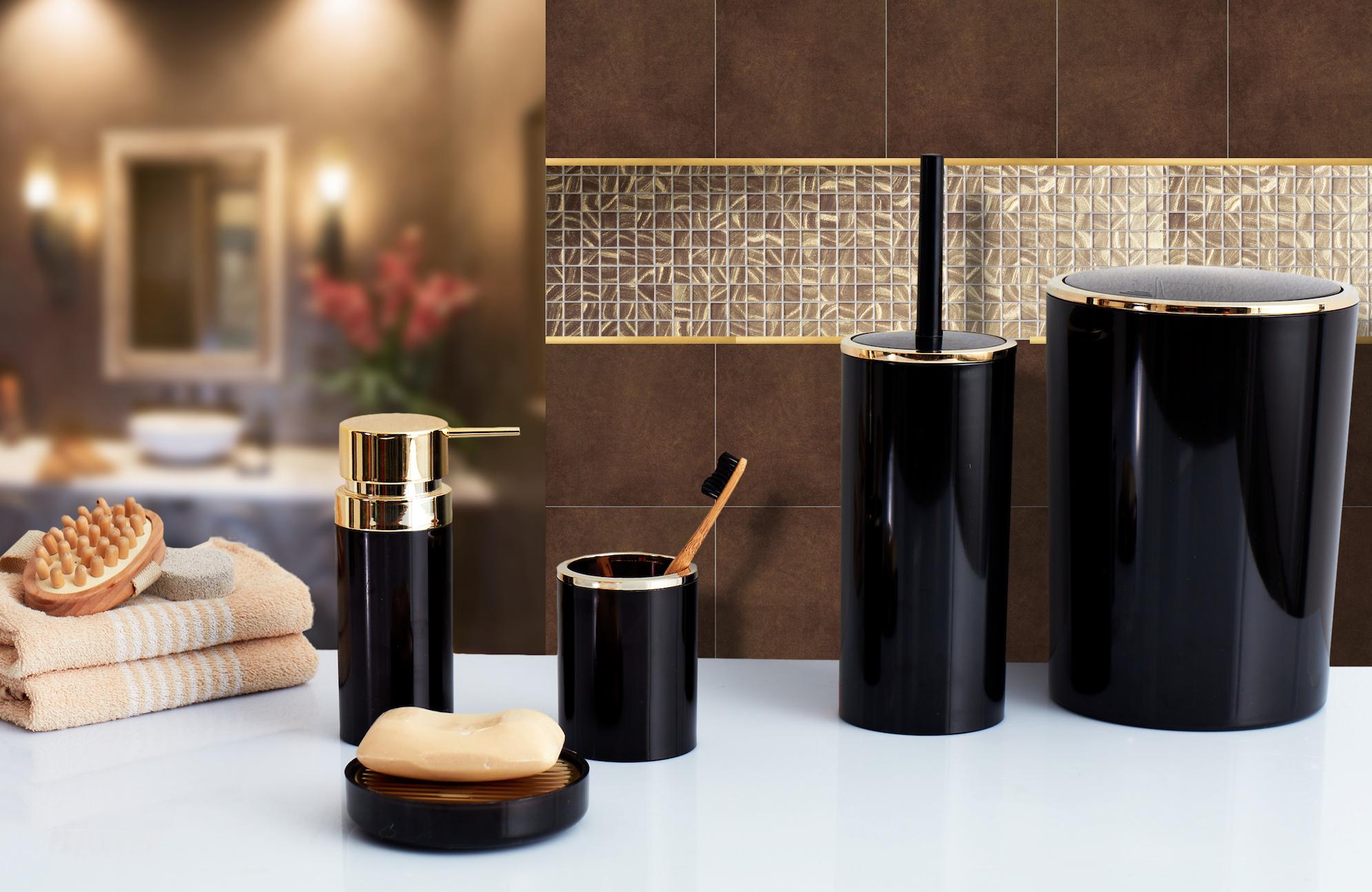 

Набір аксесуарів для ванної кімнати Primanova Lenox з 3 предметів - чорний із золотою оправою чорний