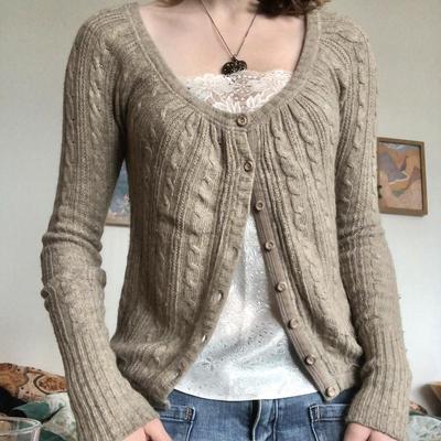 Herbst und Winter Damen Rundhals Langarm Strickjacke Temperament Schlankes Unterteil Strickwaren