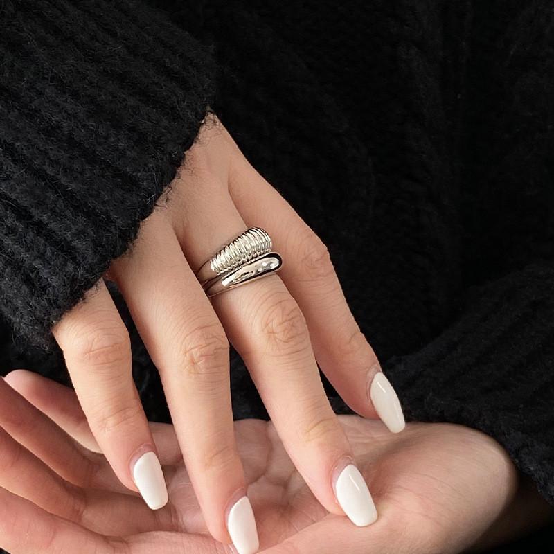 S925 Unique Silver Ring For Women With Eyecatching Geometric Features And Polish Sleek
