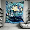 Name Benutzerdefinierte Anime Miku Wandteppich Ästhetischer Wandbehang Bedruckter Stoffdecke Dekorative Wandteppiche für Schlafzimmer Wohnzimmer Heimdekoration