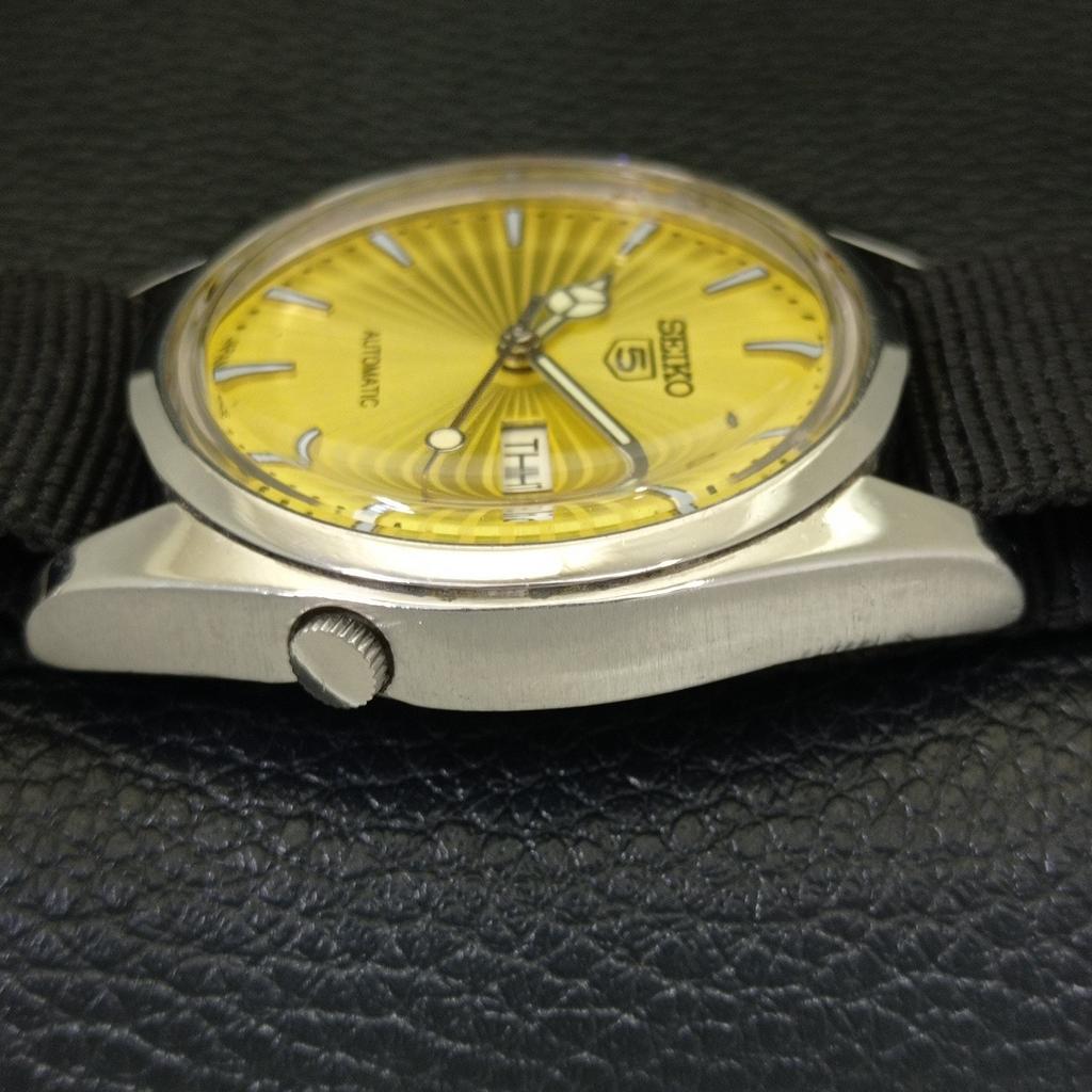 JAPAN VINTAGE SEIKO 5 AUTOMATIC 7S26A MENS GOLDEN COLOR DIAL WATCH a701580-5 R206b-a701580