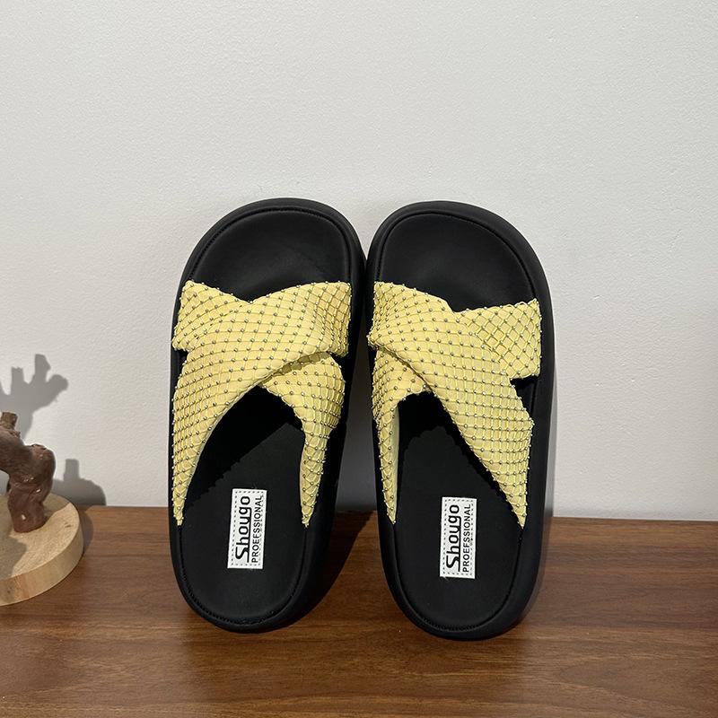 French Outer Wear Small Fragrant Wind Thick Bottom Slippers Women 2025 Summer New Internet Celebrity Fashion Versatile Beach Sandals