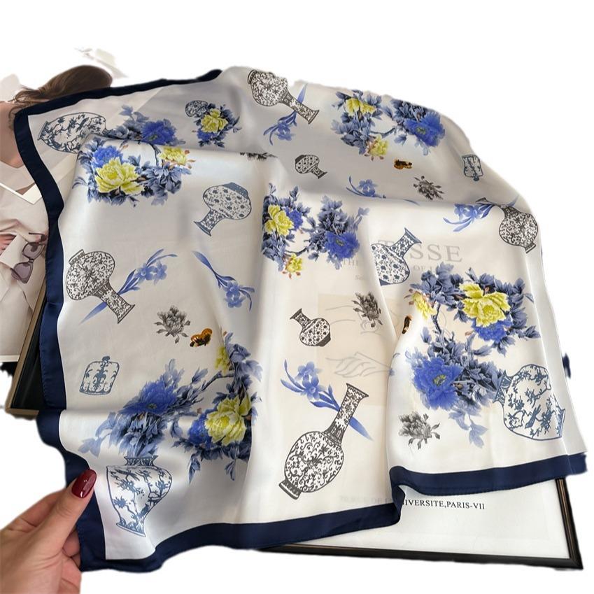 Seidenschal Blau-Weiß-Porzellanschal Damenschal Schlichter und eleganter bedruckter quadratischer Schal Retro-Schal Dekorativer Sonnenschutz