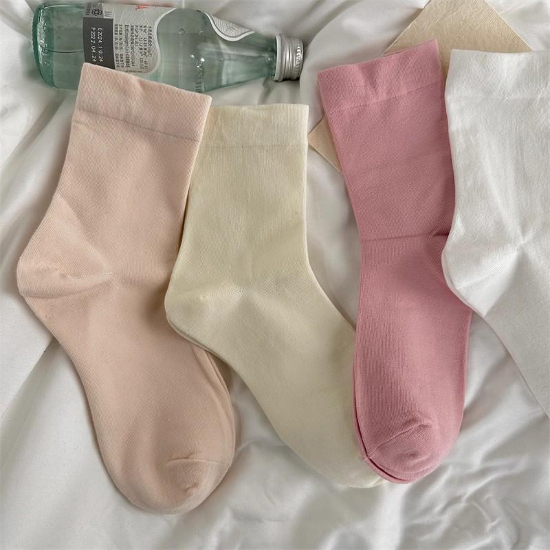 Breathable Seamless Women's Socks, Solid Color, Loose Cuff, Antibacterial, Anti-Pilling, Ideal for Spring/Autumn and Postpartum.