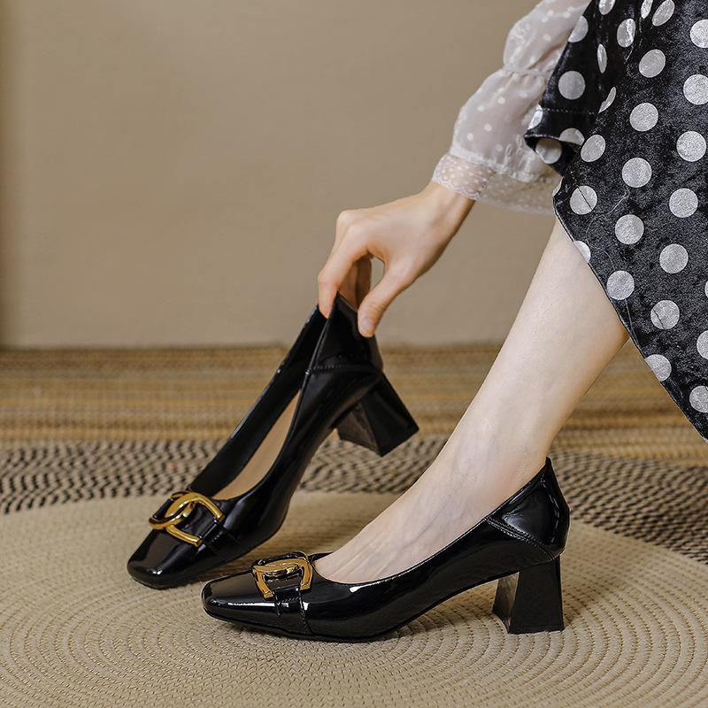 

French high heels thick heel not tired feet spring and autumn women s shoes new patent leather red wedding shoes middle heel shallow mouth square 39 чорний