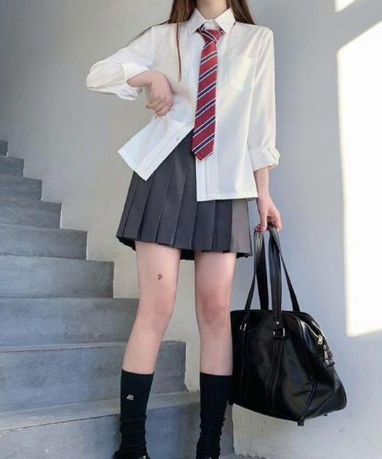 Women's Summer Short Sleeve Pleated White Top - College Style School Uniform