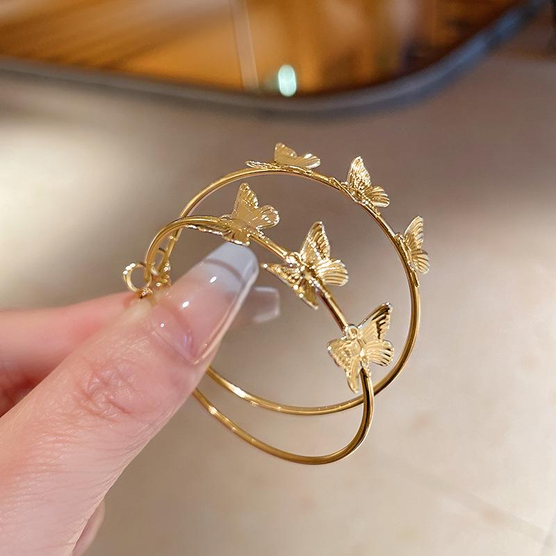 Silver Needle Metal Butterfly Hoop Earrings - Fashionable, Cool, Spicy Girl Style, Versatile, Sweet.