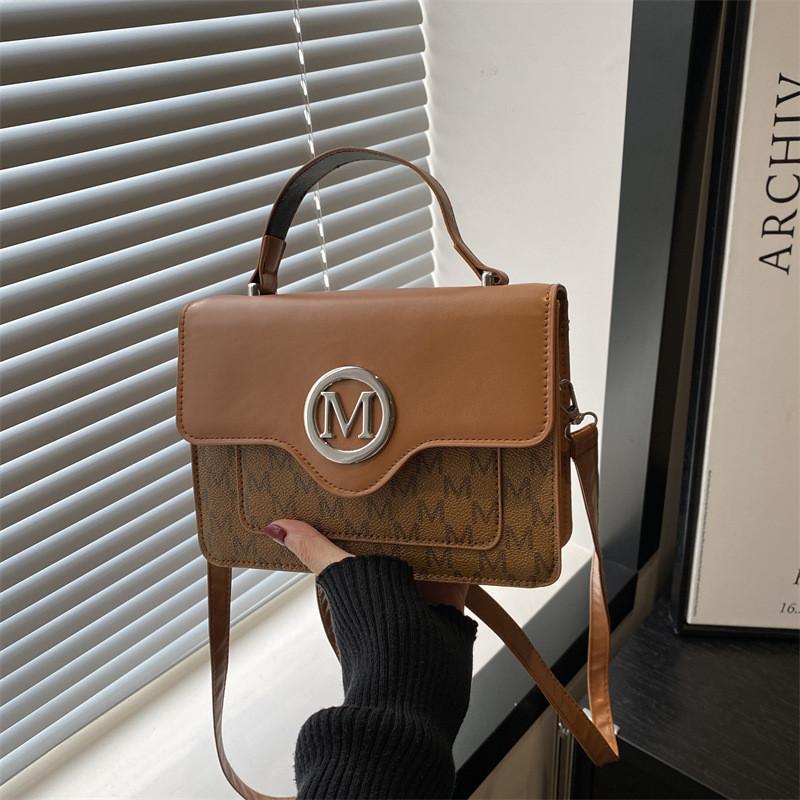 Letter Print Shoulder Bag Women Small Bag With Flap Closure For Daily Use Casual