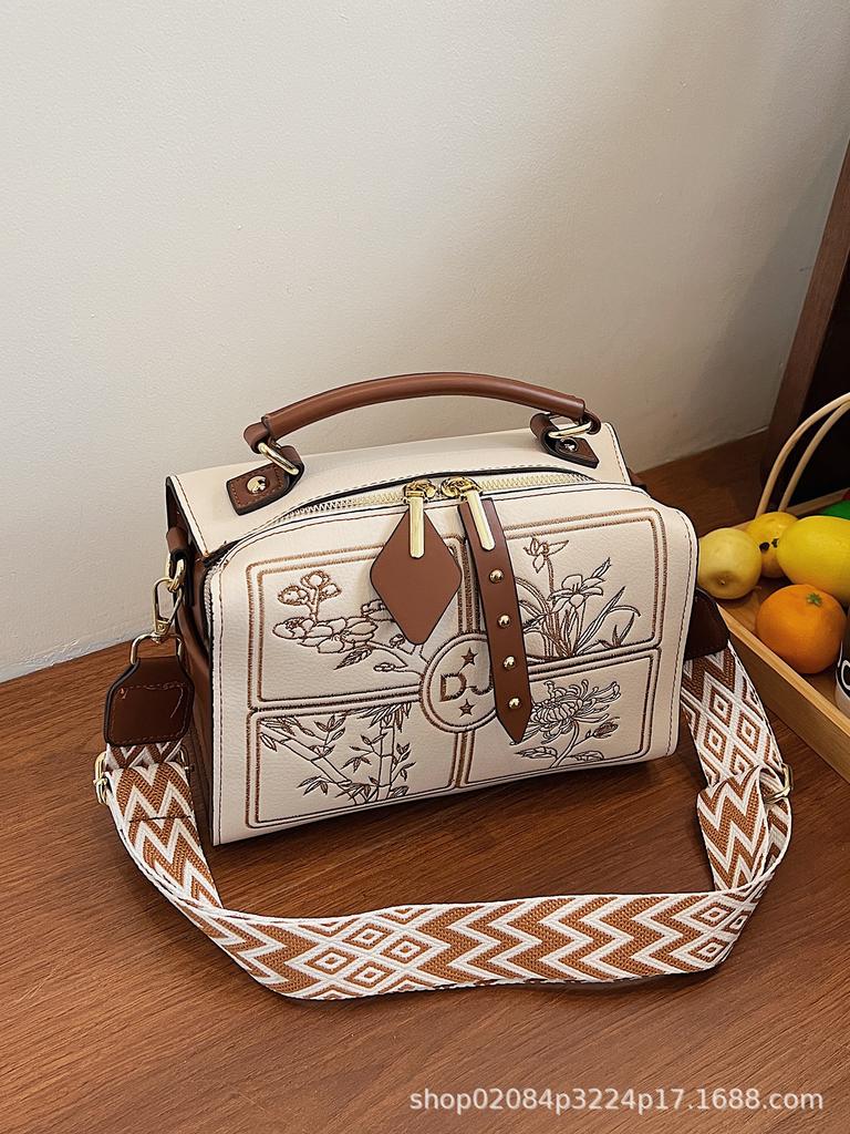 2025 new printing clear texture high leisure trend simple temperament messenger bag handbag pillow bag