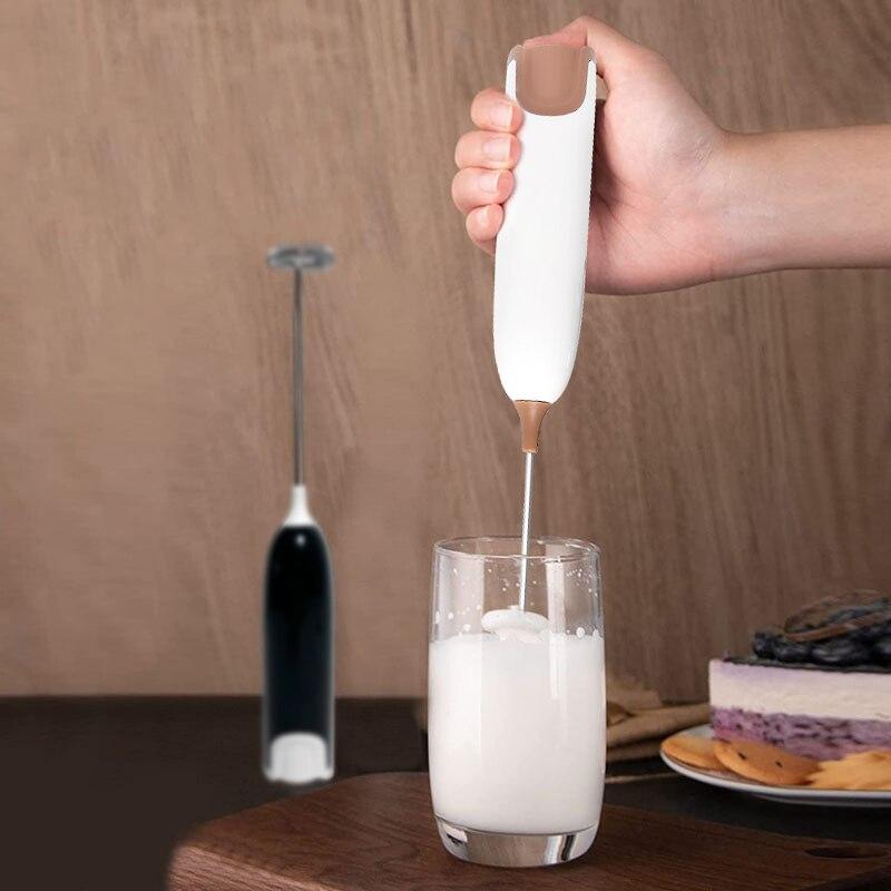 Elektrischer Milchaufschäumer, Küchengetränk, Schäumer, Mixer, Rührer, Kaffee, Cappuccino, Milchkännchen, Schneebesen, schaumige Mischung, Schneebesen