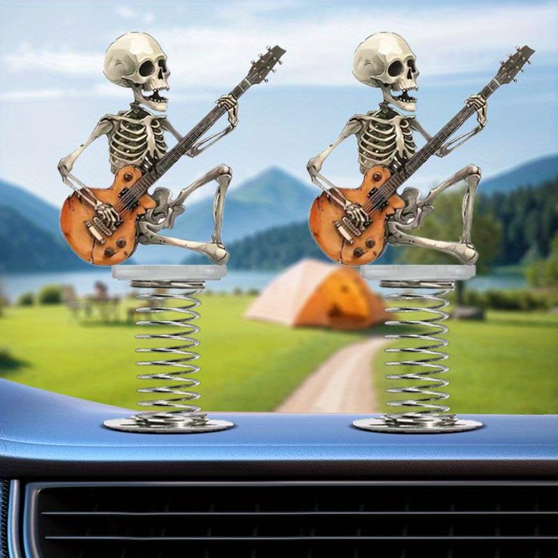 Ozdoba do auta gitara lebka v rockovom štýle, kreatívna dekorácia s pružinovým kývaním Kreatívny doplnok na palubnú dosku do interiéru auta