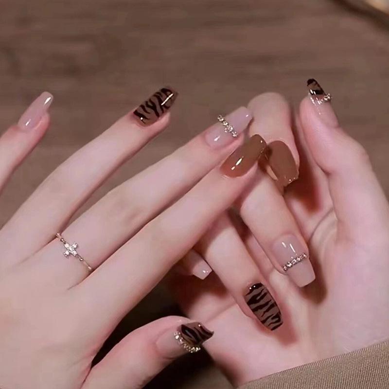Autumn Maillard Wearable Nail Stickers - Simple Diamond Chain & Coffee Leopard Print Designs