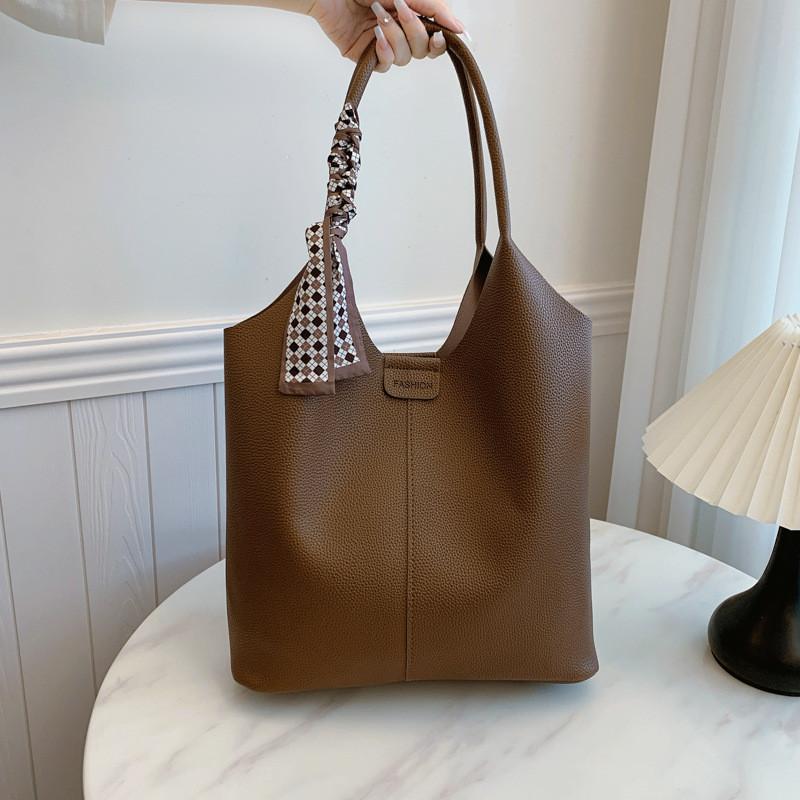 Fashionable Medium Sized Tote Bag Elegant And Chic Single Shoulder Crossbody Purse For Work