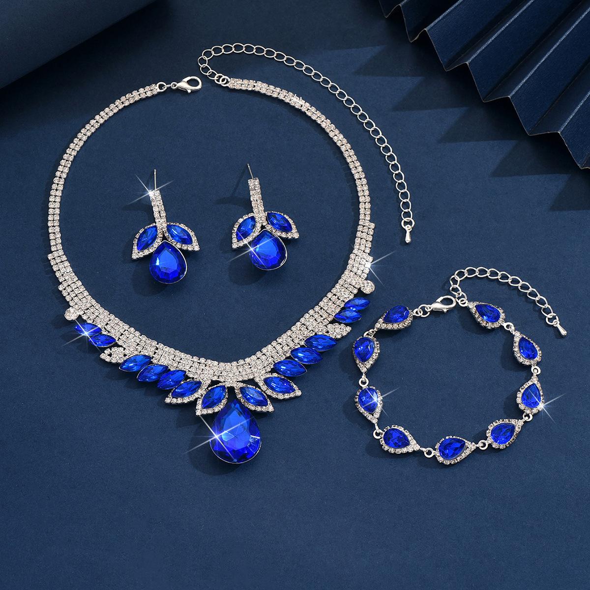 

Popular Water Drop Type Crystal Rhinestone Collarbone Chain Necklace Bracelet Full Of Diamonds Three-Piece Set