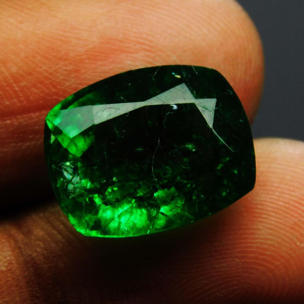 Natural Green Emerald Loose Gemstone Colombian Cushion Shape 7.70 ct for Jewelry Making and Crafts