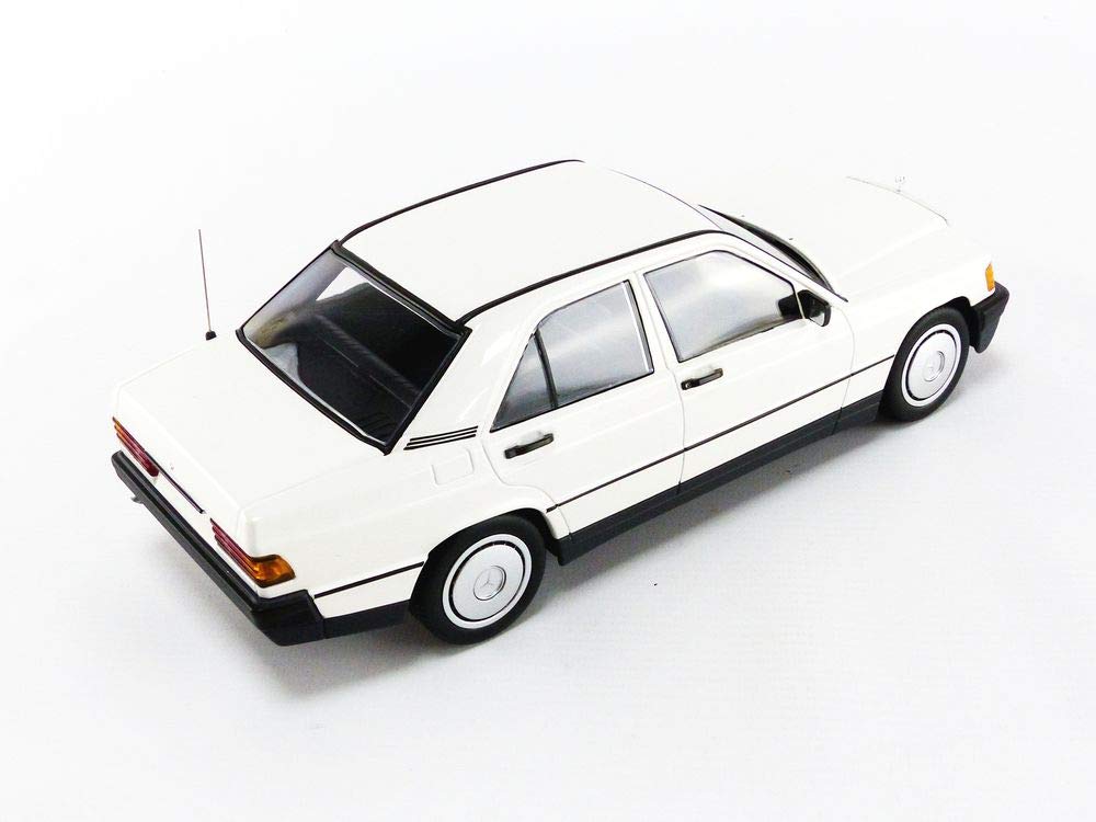 Minichamps Scale 190E 1982 White 1/18 Mercedes-Benz (W201)