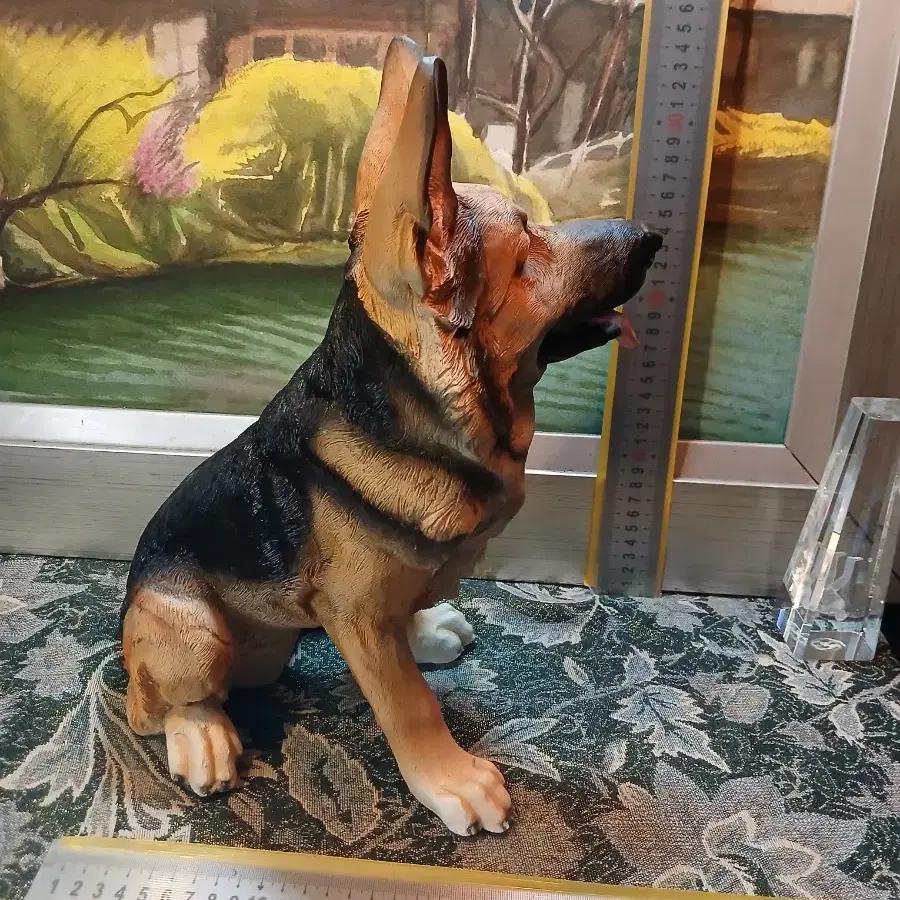 German Shepherd puppy figure