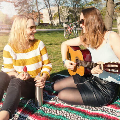 kwmobile 9x Guitar Picks, 3 Thicknesses - 0.46mm / 0.71mm / 0.96mm Picks for Electric and Acoustic Stringed Instruments - 3 Colors, 9-Piece Rice Ball