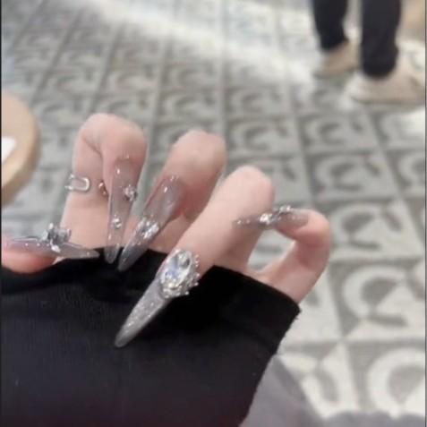 Long pointed thin dog full of zircon diamonds pure hand-worn nail whitening finished nail patch temperament advanced sense fake nails