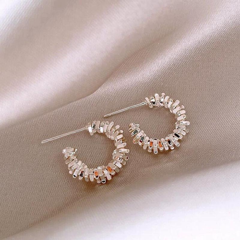

Irregular C-shaped Niche Caterpillar Earrings срібний
