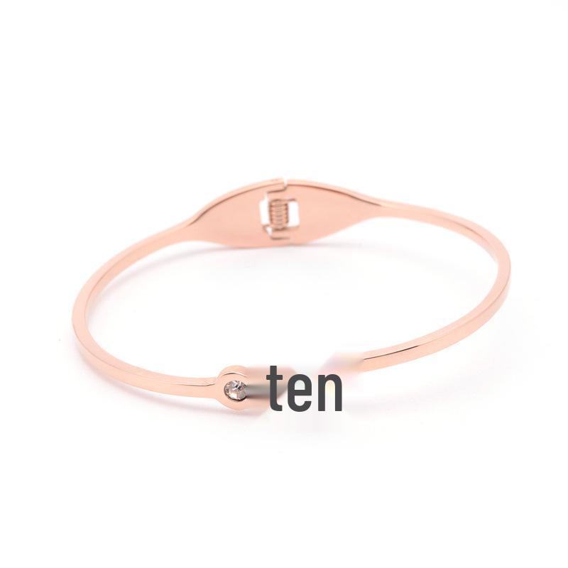 Stylish Rose Gold Titanium Four-Leaf Clover Bracelet for Women - Perfect Valentine's Day Gift