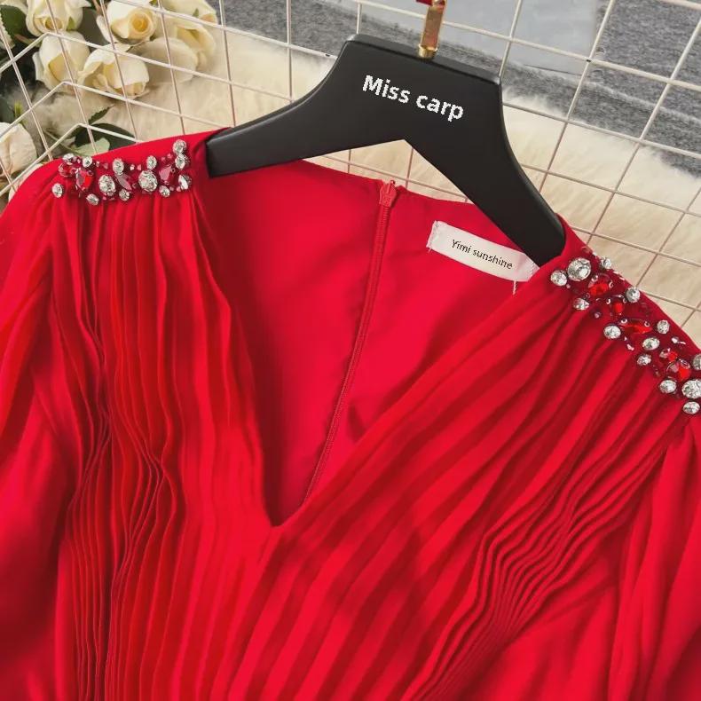 Elegant V-Neck Chiffon Dress with Waist-Cinching A-Line and Pleated Design