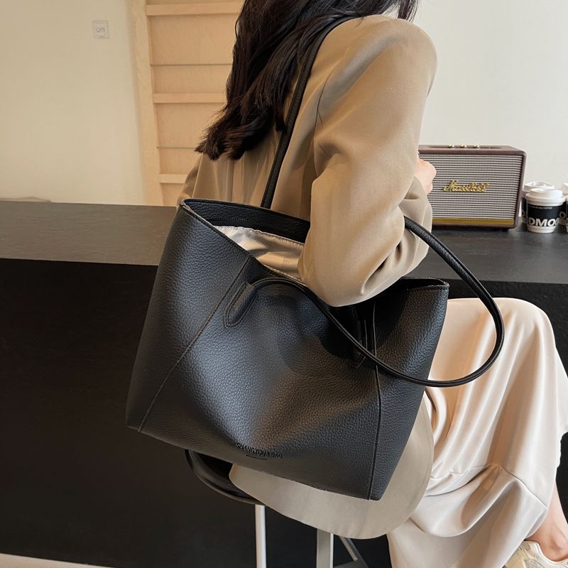 Einfache Große Damenhandtasche Herbst Winter Vintage Vielseitige Schultertasche Große Kapazität Pendler Tragetasche