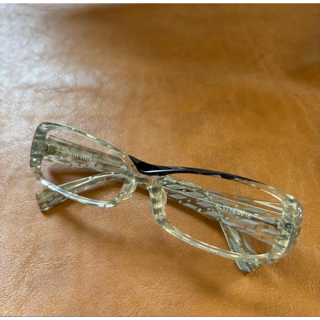 Used Super beautiful Alanmikli glasses frame with nose rim, no lenses