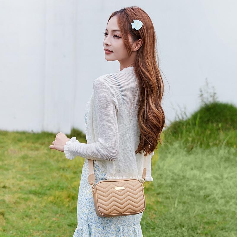 Women's Bag Embroidery Thread Bag Fashion Camera Bag Wide Shoulder Strap Simple Shoulder Messenger Bag Women's Bag One Piece