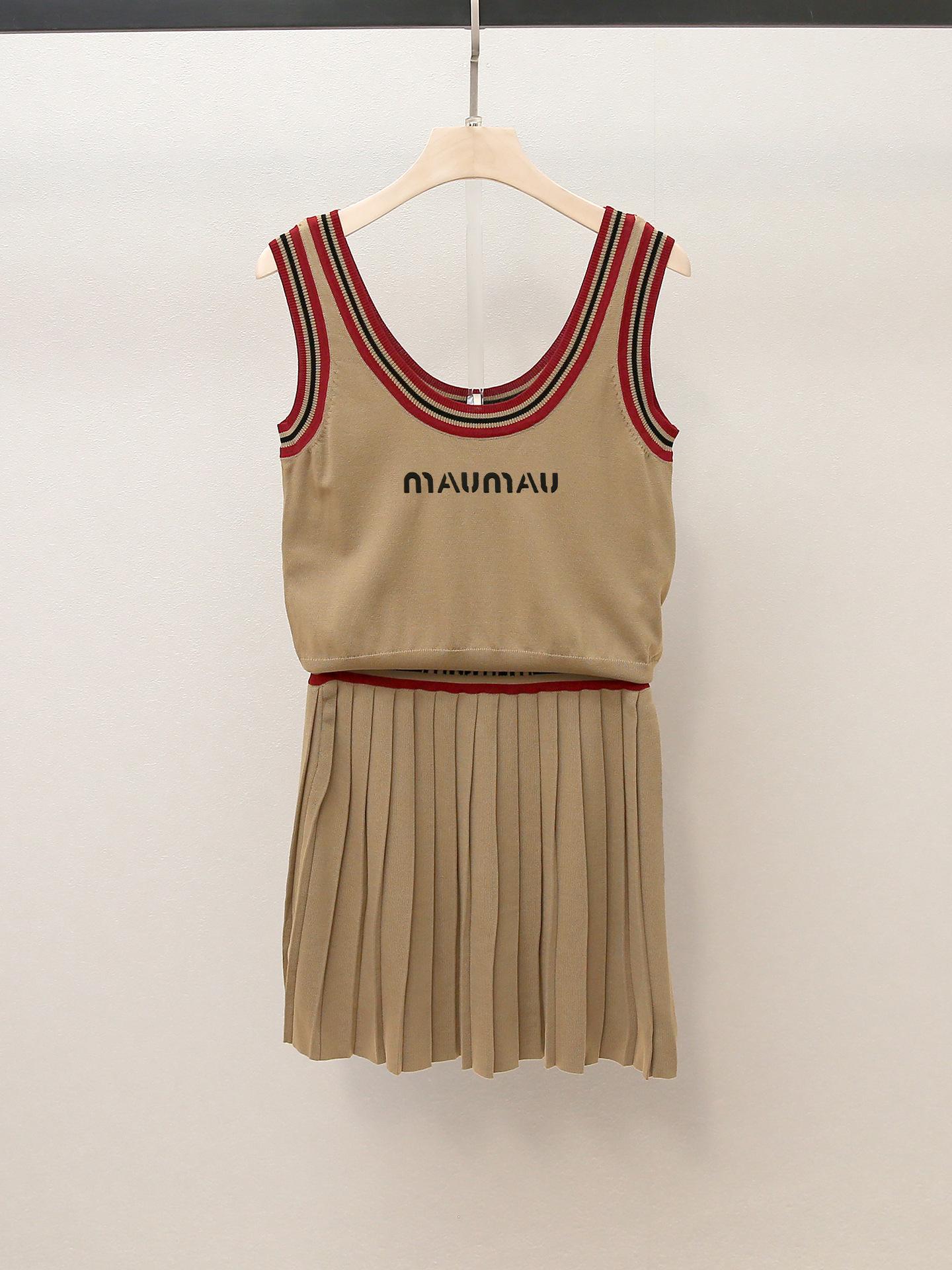 

High-End Autumn Spicy Girl Style Knitted Camisole and Pleated Midi Skirt Set for Women Large