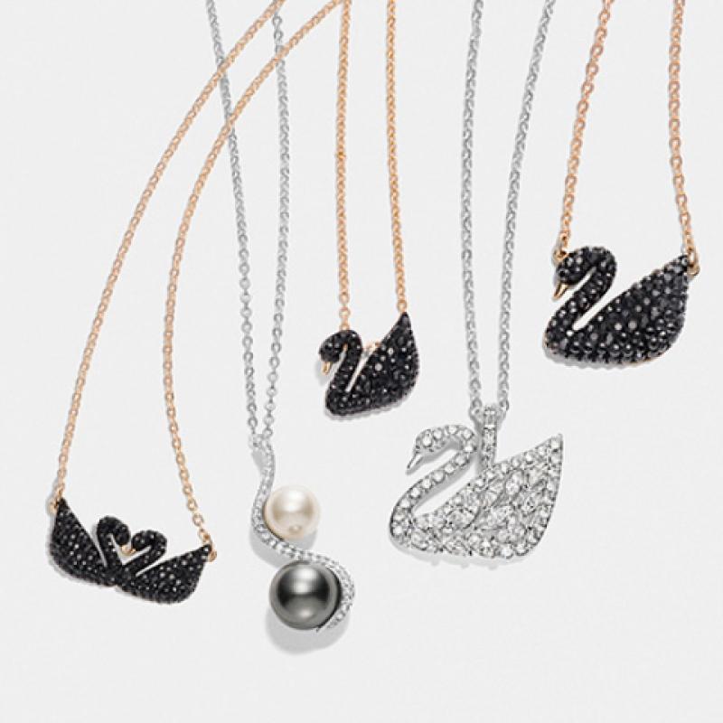 Swarovski [authentic Product Shopping Bag Included] Iconic Swan Small Necklace Rose Gold Black