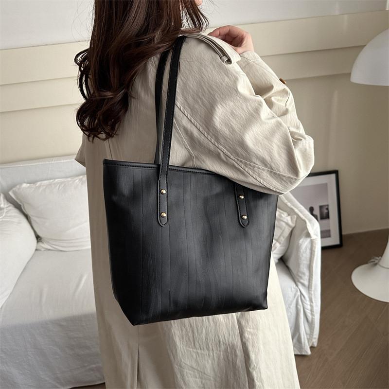 Fashionable Large Capacity Tote Bag For Women Stylish Casual Shoulder Bag With Polyester Lining