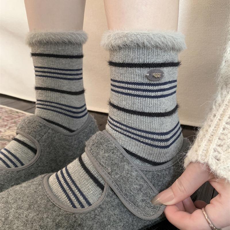 Striped Socks That Don'T Get Tired Of Wearing~ European Retro Mink Fleece Spliced Wool Socks, Foreign Style Versatile Mid-Leg Socks