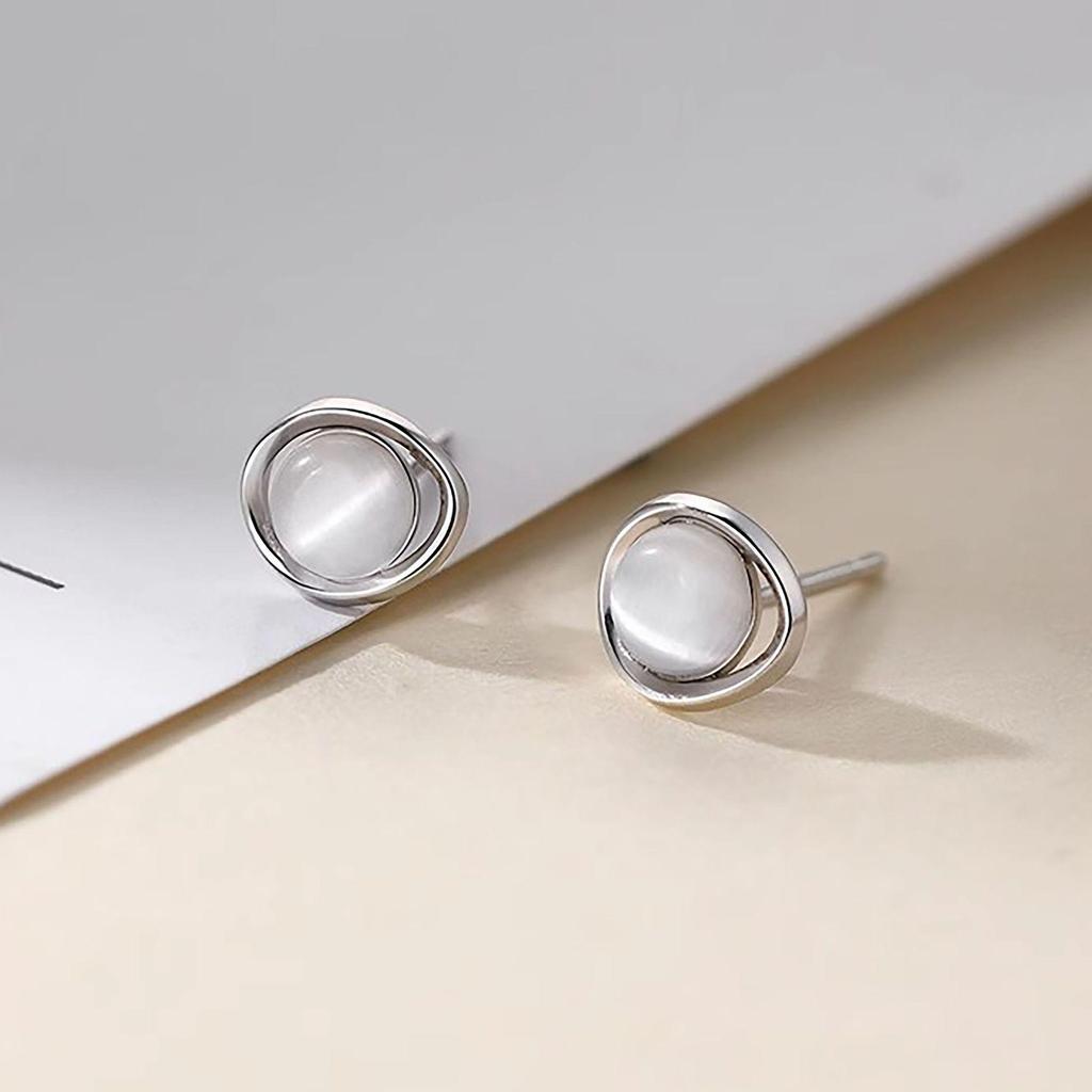In-Stock Korean Cat's Eye Stud Earrings for Women, Light Luxury, High-End Feel, Sleep-Friendly Piercing Earrings