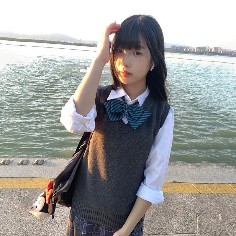 Mizuhara Middle School JK Vest: Authentic Japanese-Style Knitted Cardigan for Women - Perfect for Autumn and Winter.