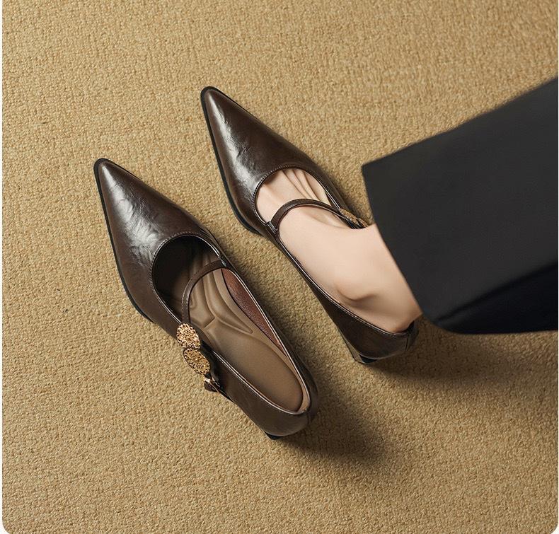 

Sheepskin version~ pointed temperament metal buckle one-word strap high heels light mouth thick heel French commuter black single shoes women 40