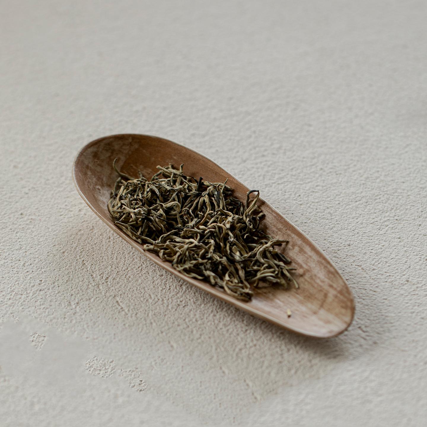 Handmade Rustic Tea Ceremony Accessories Tea Scoop Tea Needle Tea Art Tools Set Vintage Wabi-Sabi Style Ceramic Tea Set 14.6x5.6cm