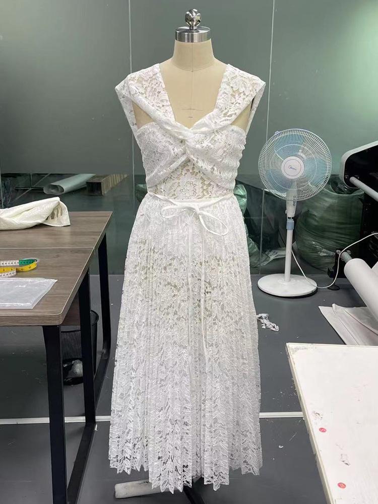 

Вьетнамский дизайнерский белый кружевной большой свободный на одно плечо платье XL белый