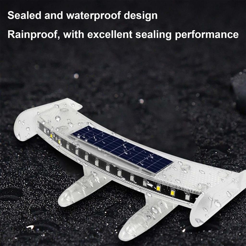 Tail Light For Vehicles All-Weather Safe Driving Solar Powered Tail Light For Car For Sedan Truck RV Night Riding Commuting