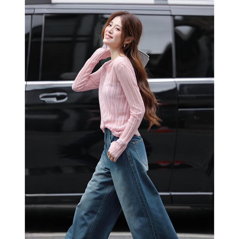 Women s Gentle V-Neck Knit Top L