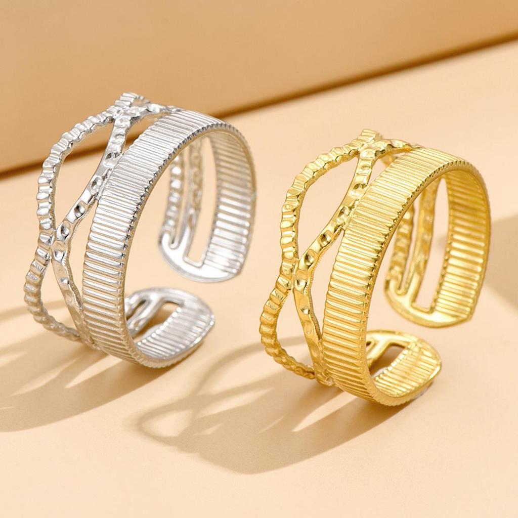 Women's European Retro Geometric Gold-Plated Stainless Steel Ring