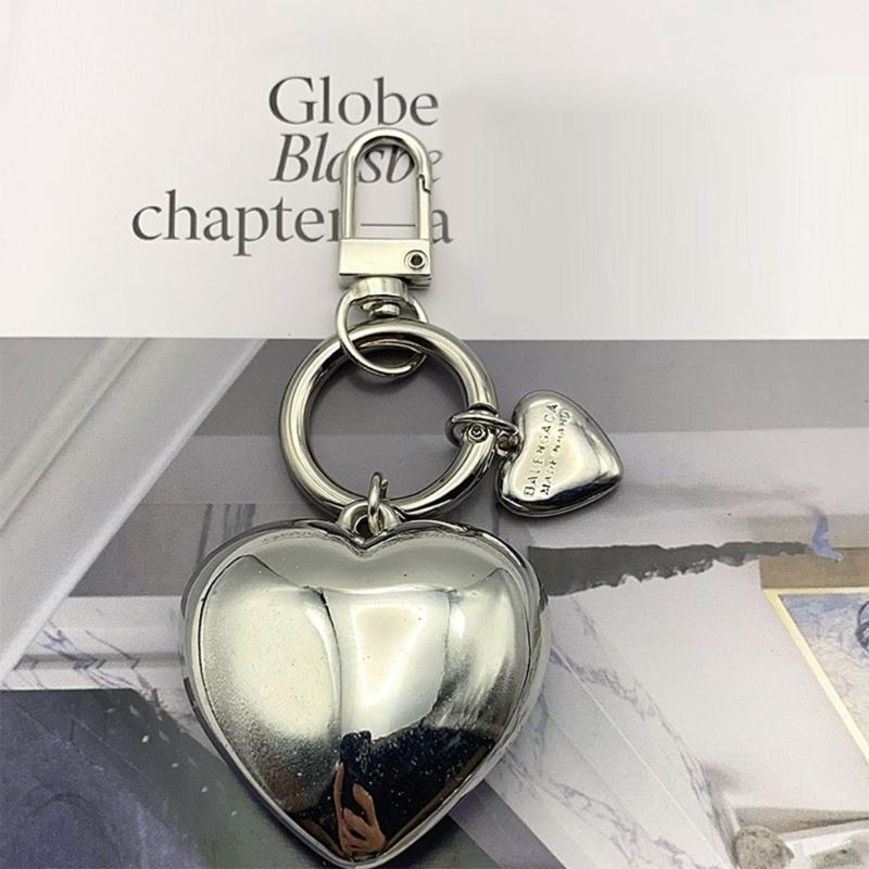 Elegant Large Love Heart Pendant Keychain Sturdy Alloy Charm Fashion Accessory for Men and Women Stylish Outfits