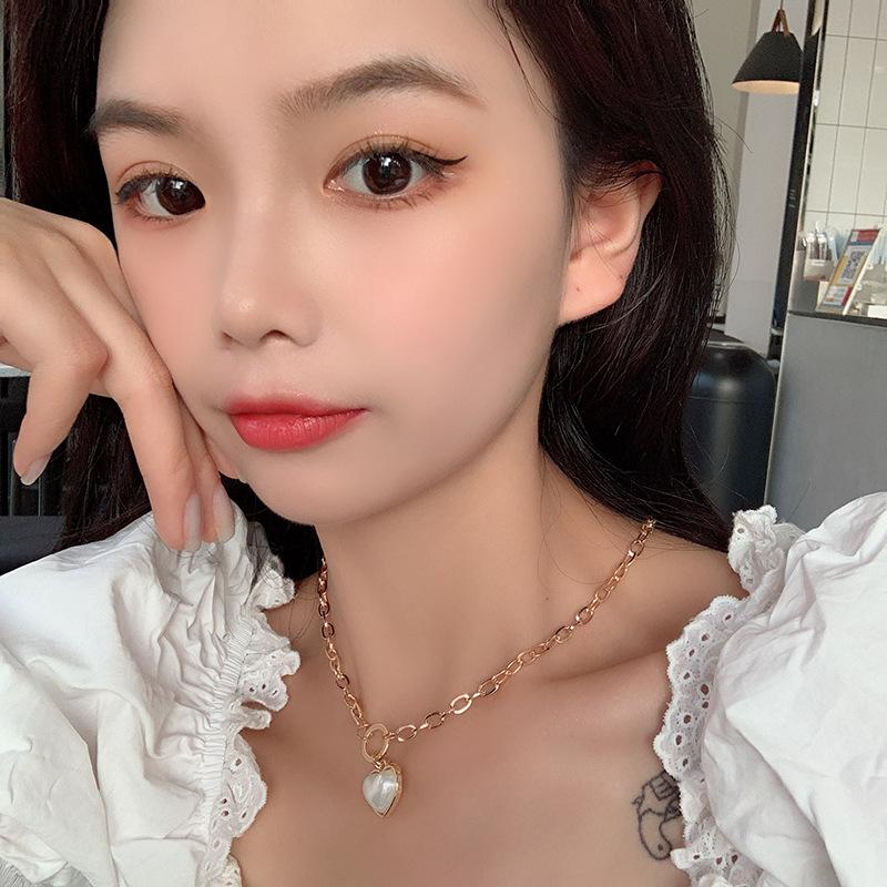 European and American Simple Temperament Pearl White Love Pendant Necklace, Cold Style Fashion Heart Thick Chain Collarbone Chain