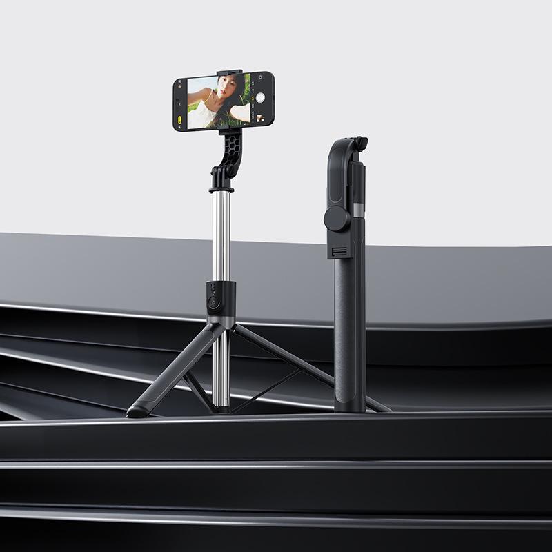 Bluetooth Selfie Stick Tripod: 1.88m Extendable, Integrated for Floor Live Broadcasts & Mobile Phone Holder.