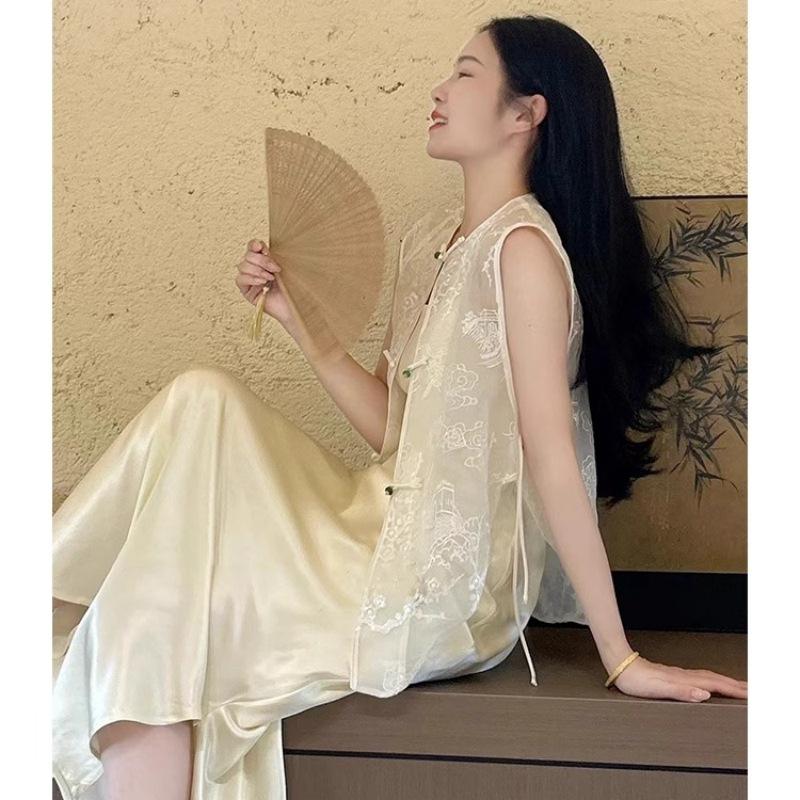 

Комплект из белого жаккардового жилета в стиле дзен и платья-камисоли с застежкой-пуговицей-лягушкой - Женская мода в китайском стиле. L грязно-белый