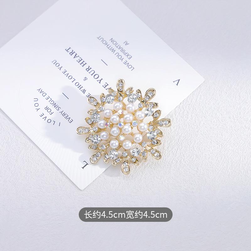 

Изысканная и универсальная брошь Anti-Light, аксессуары для костюма Cheongsam, классическое жемчужное свадебное украшение, фиксированная брошь, булавка, соответствие