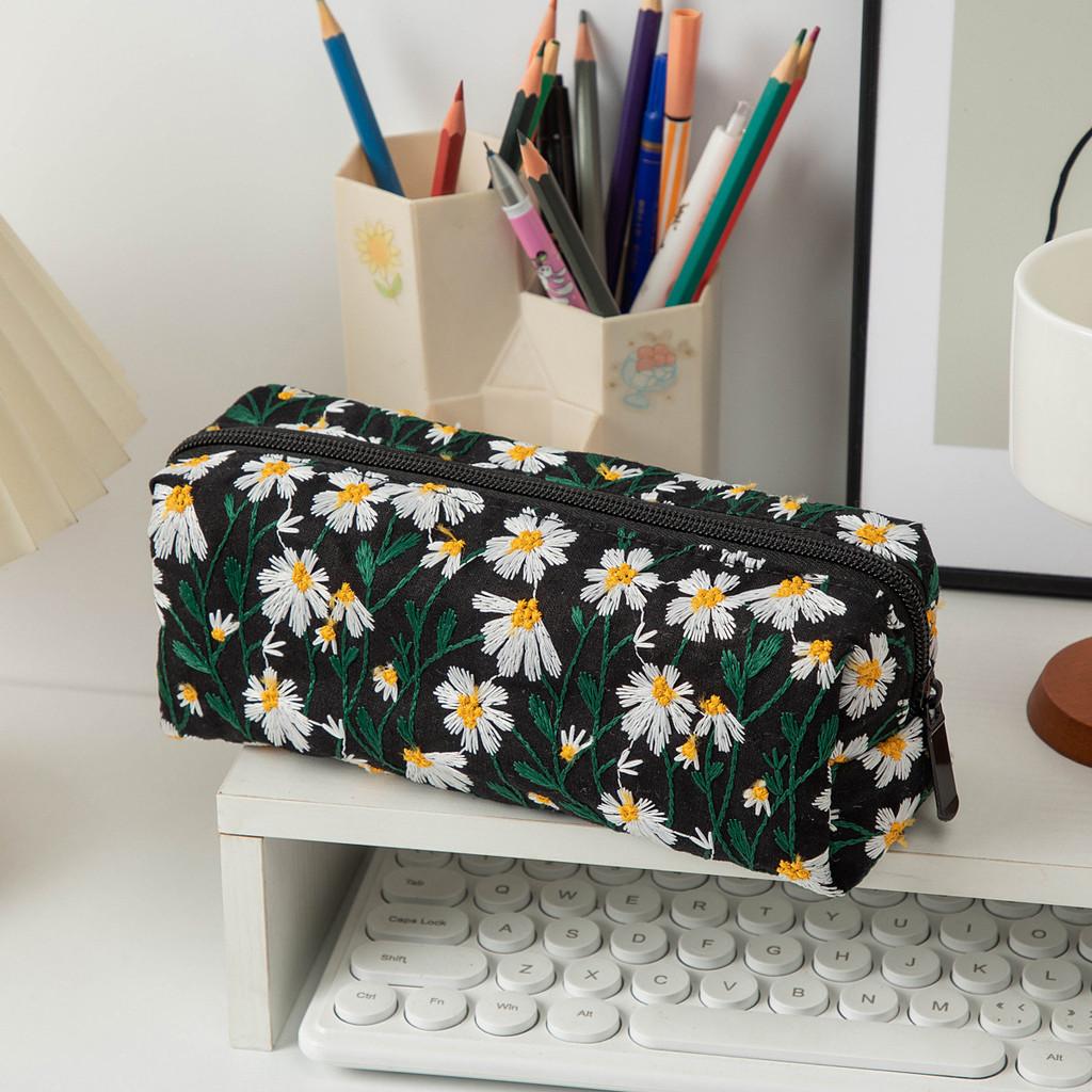 Breathable Canvas Toiletry Organizer With Flower Embroidery For Women And Men