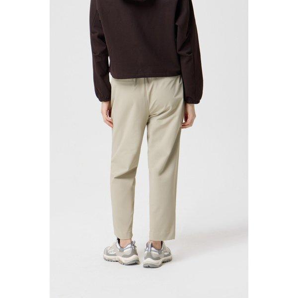 Kolon SportS Women S Tapered Fit Crop pantS Tvpna24412lbe