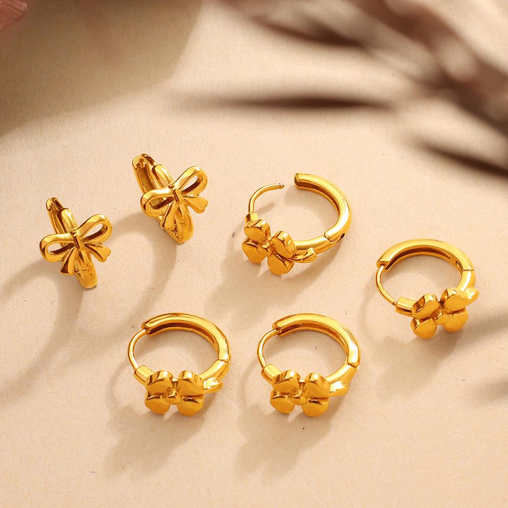 Elegant Four-Leaf Clover Earrings for Women – Versatile, Daily Wear with a Touch of Luxe.