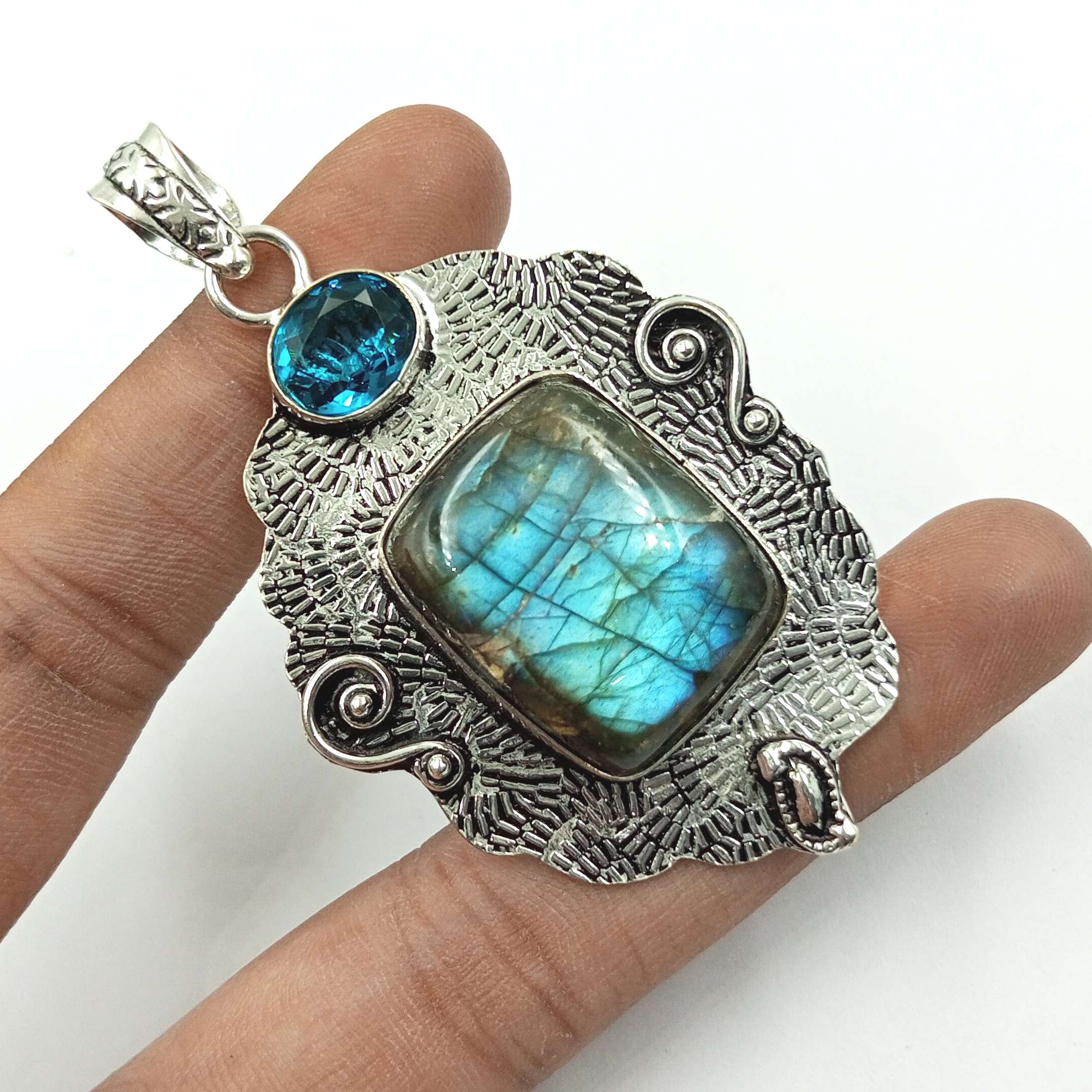 

LabrdoriteGemstone 925 Sterling Silver Plated Women s Gifted Pendant UUOL-P69